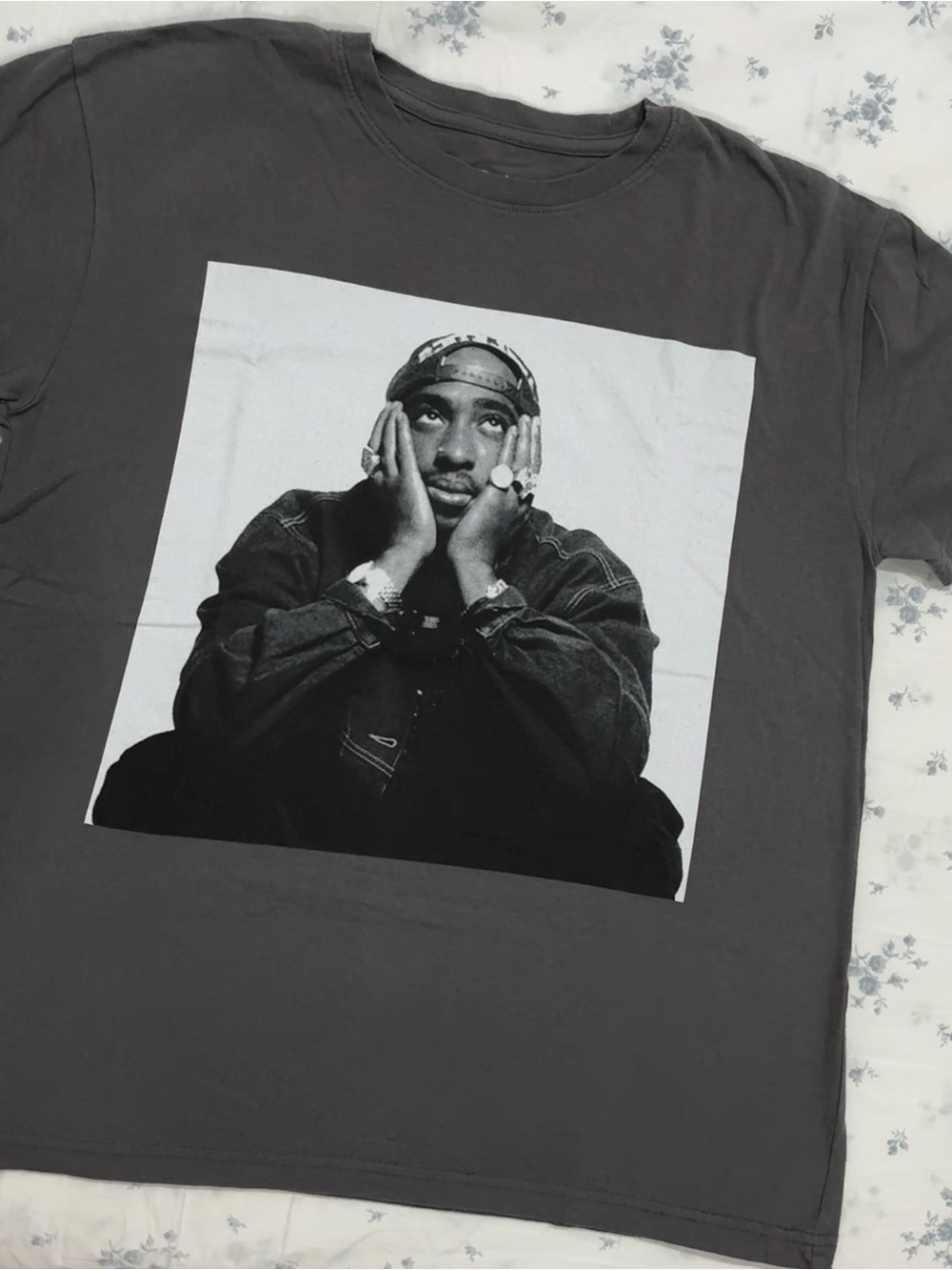 Vintage y2k Short Sleeve Graphic Tee in Charcoal Gray
